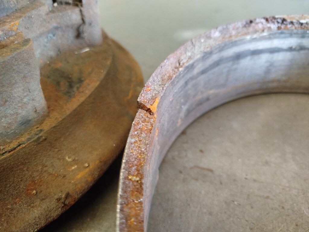 Detailaufnahme des Bruchbildes mit klarem Korngefüge